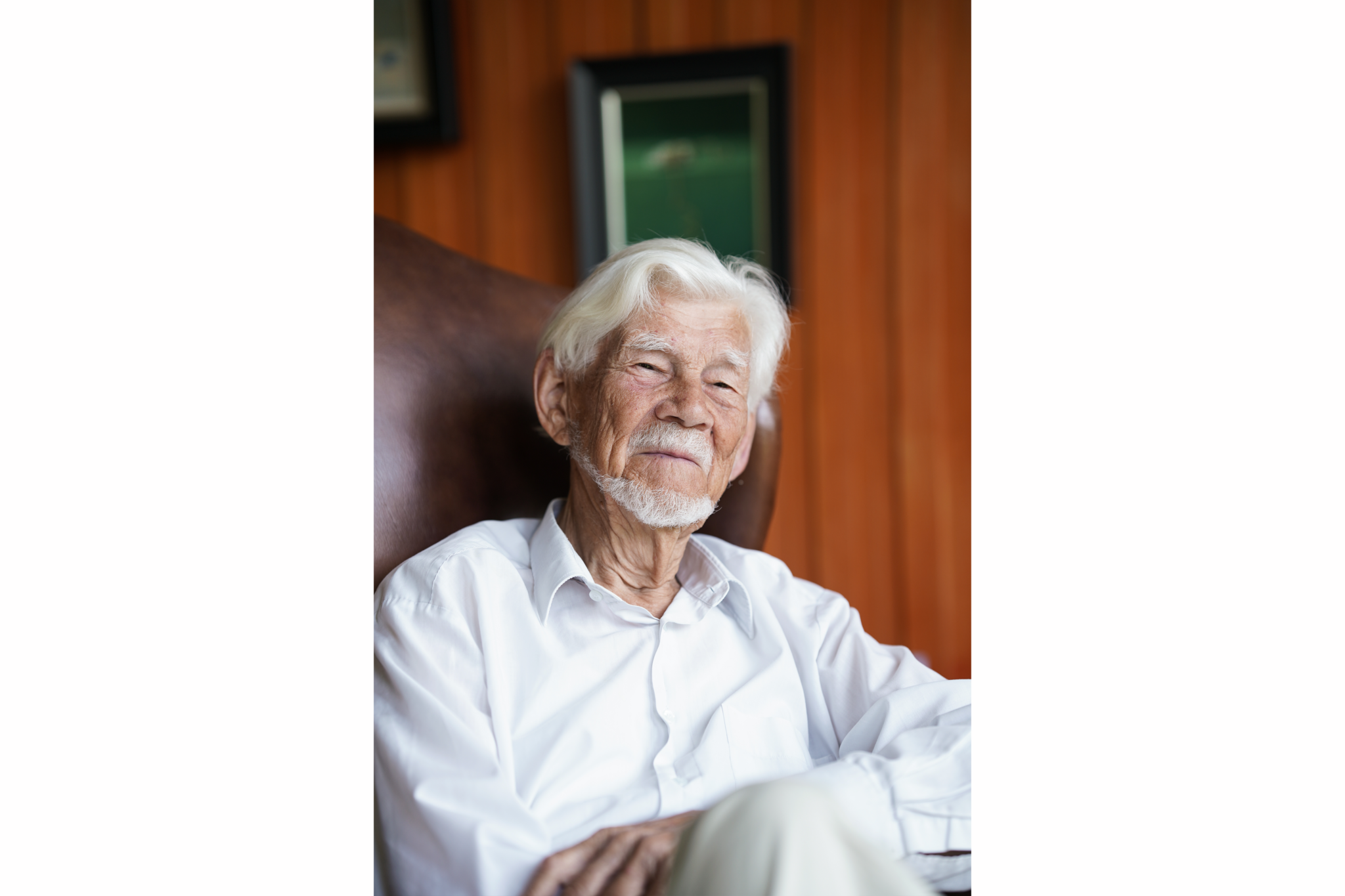 Foto van oud-journalist Bob Dickhout voor het jubileummagazine van Folia (2023)