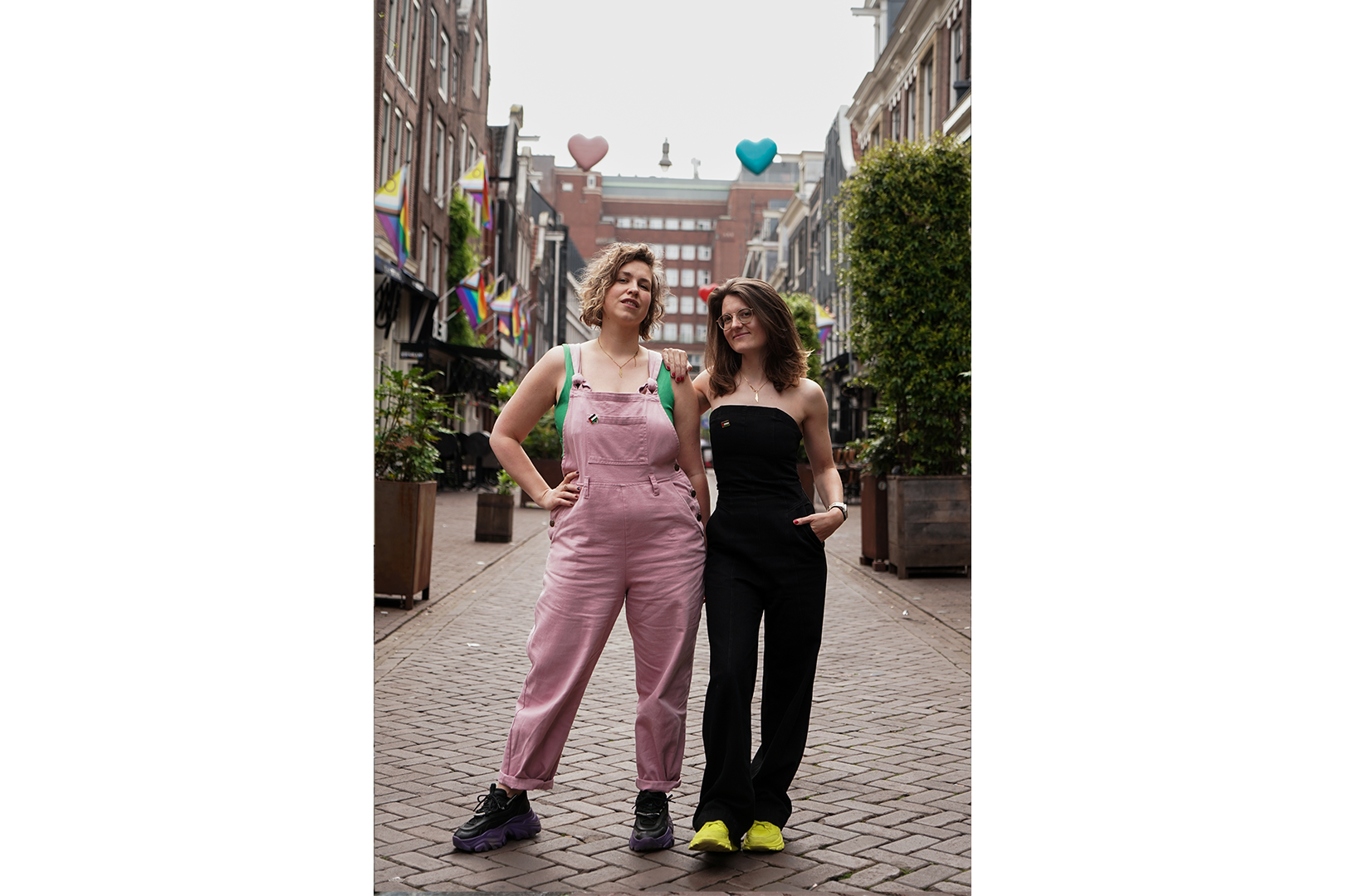 Foto van feministisch duo Damn Honey voor Folia-magazine (2024)